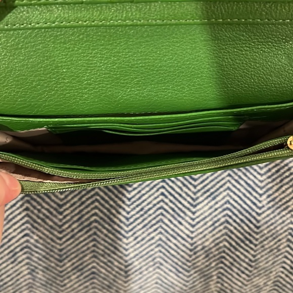 Michael Kors Wallet/Phone across Crossbody - Picture 7 of 8